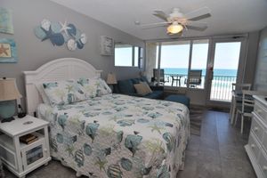 Alquiler Vacacional - Gorgeous Oceanfront Studio Cozy Condo with Private Balcony.