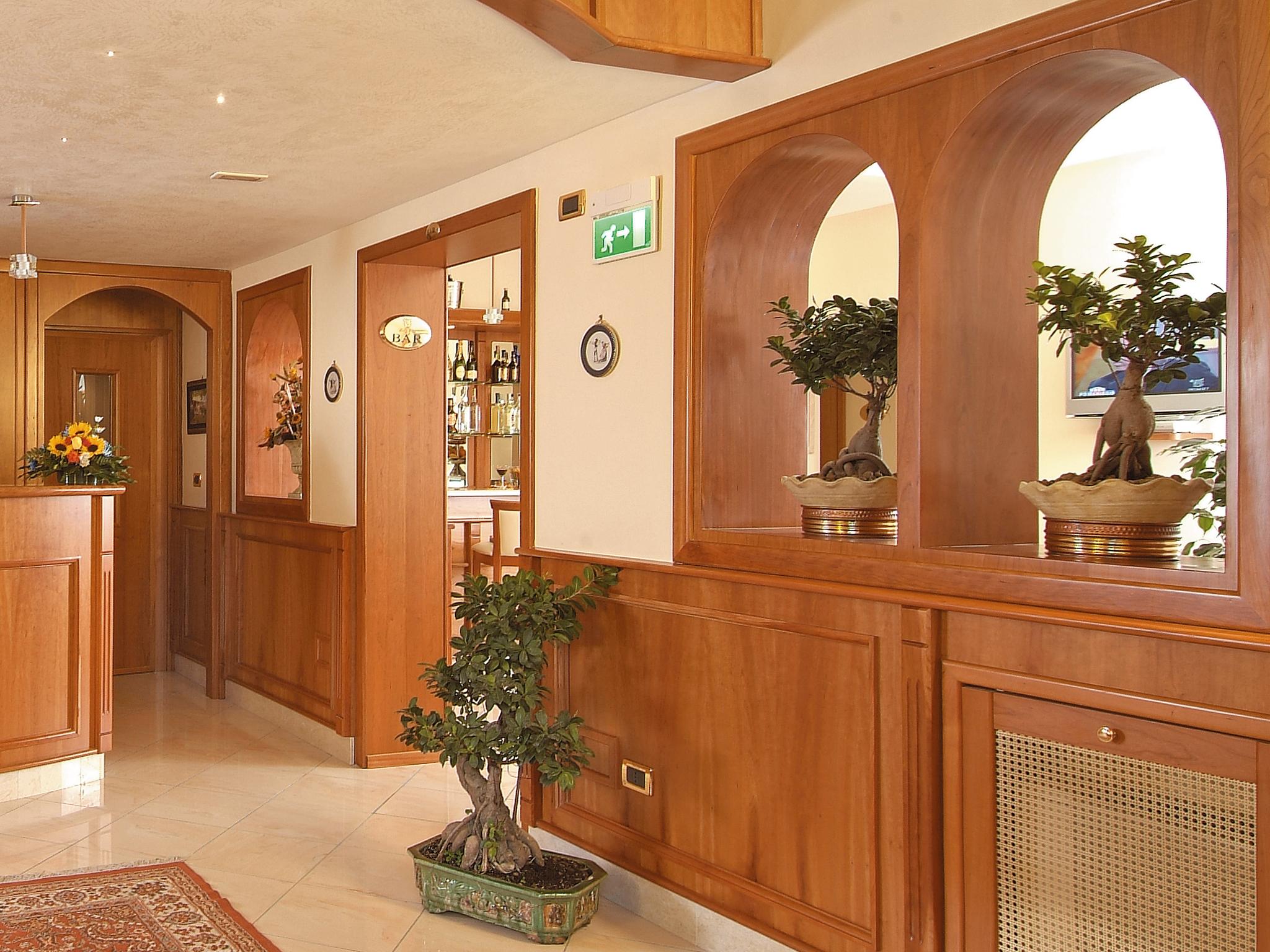 Vista Lobby Buono Hotel