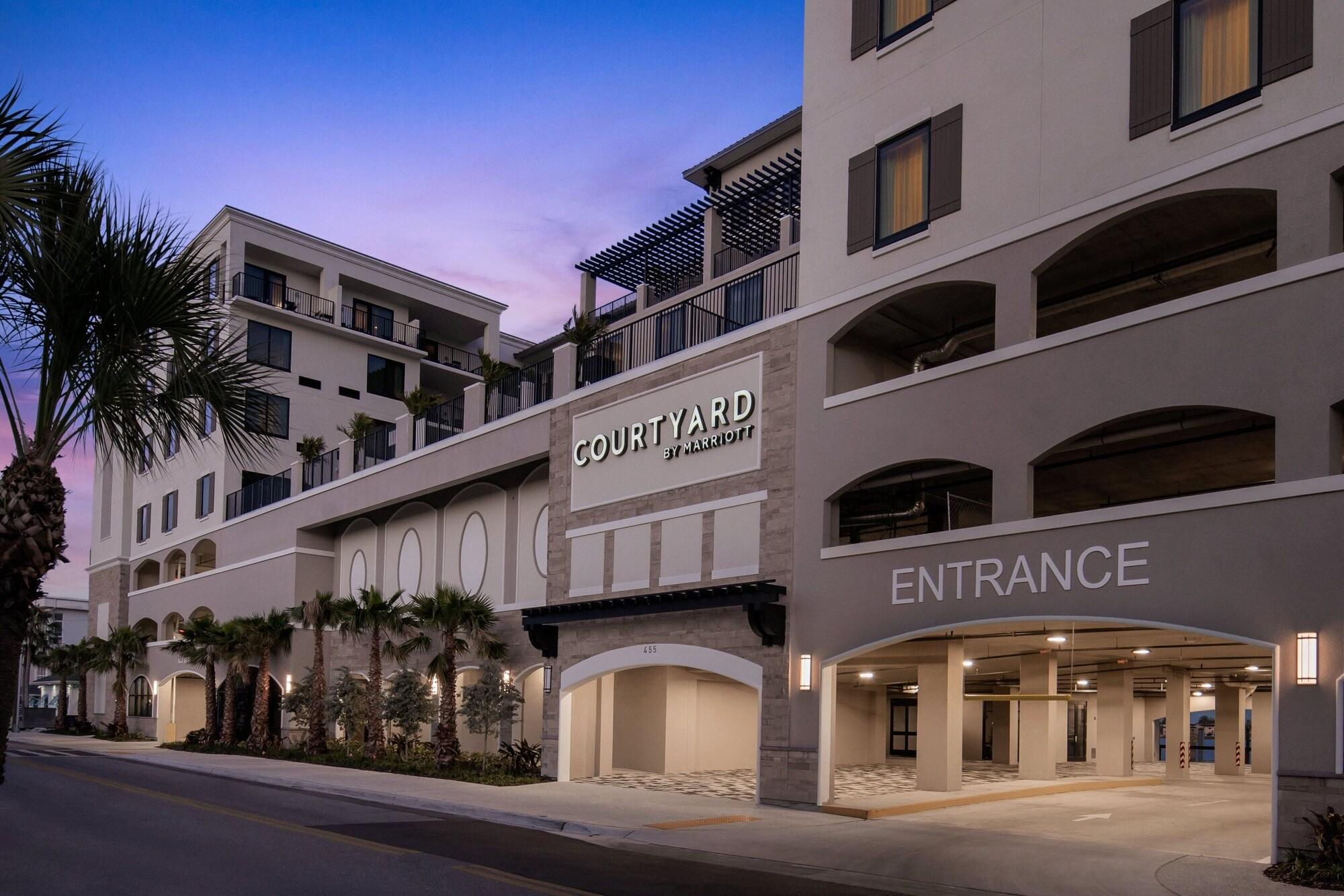 Vista Exterior Courtyard by Marriott Clearwater Beach