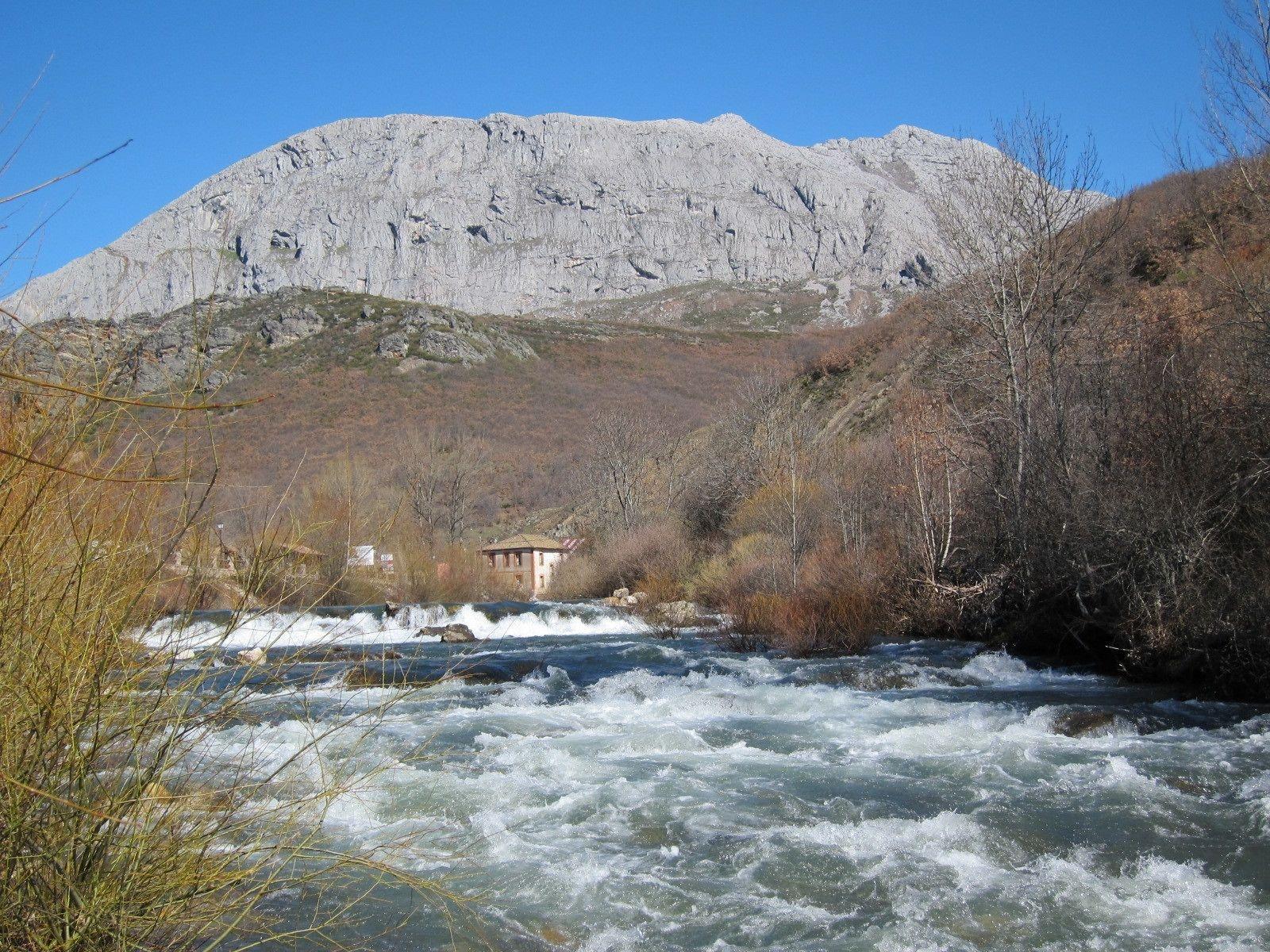 Equipamiento de Habitación Albergue Cueva de Valporquero