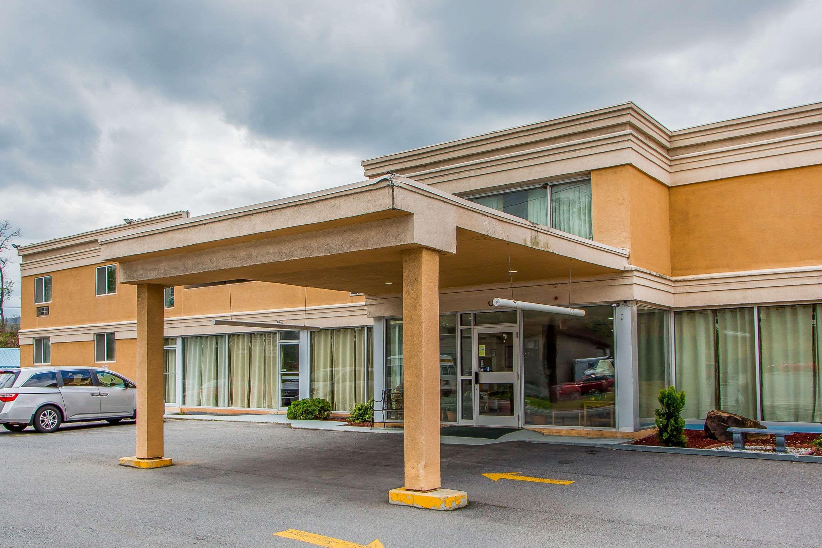 Varios Rodeway Inn Bedford