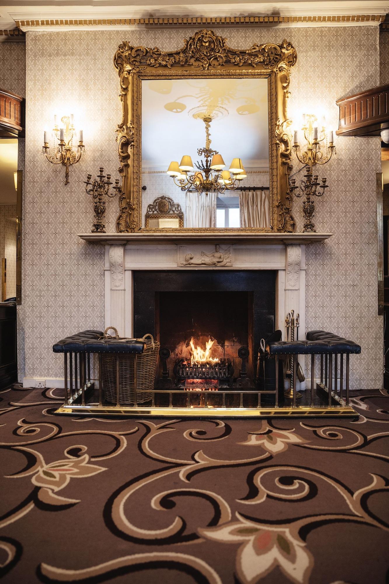 Vista Lobby Fitzpatrick Castle Hotel