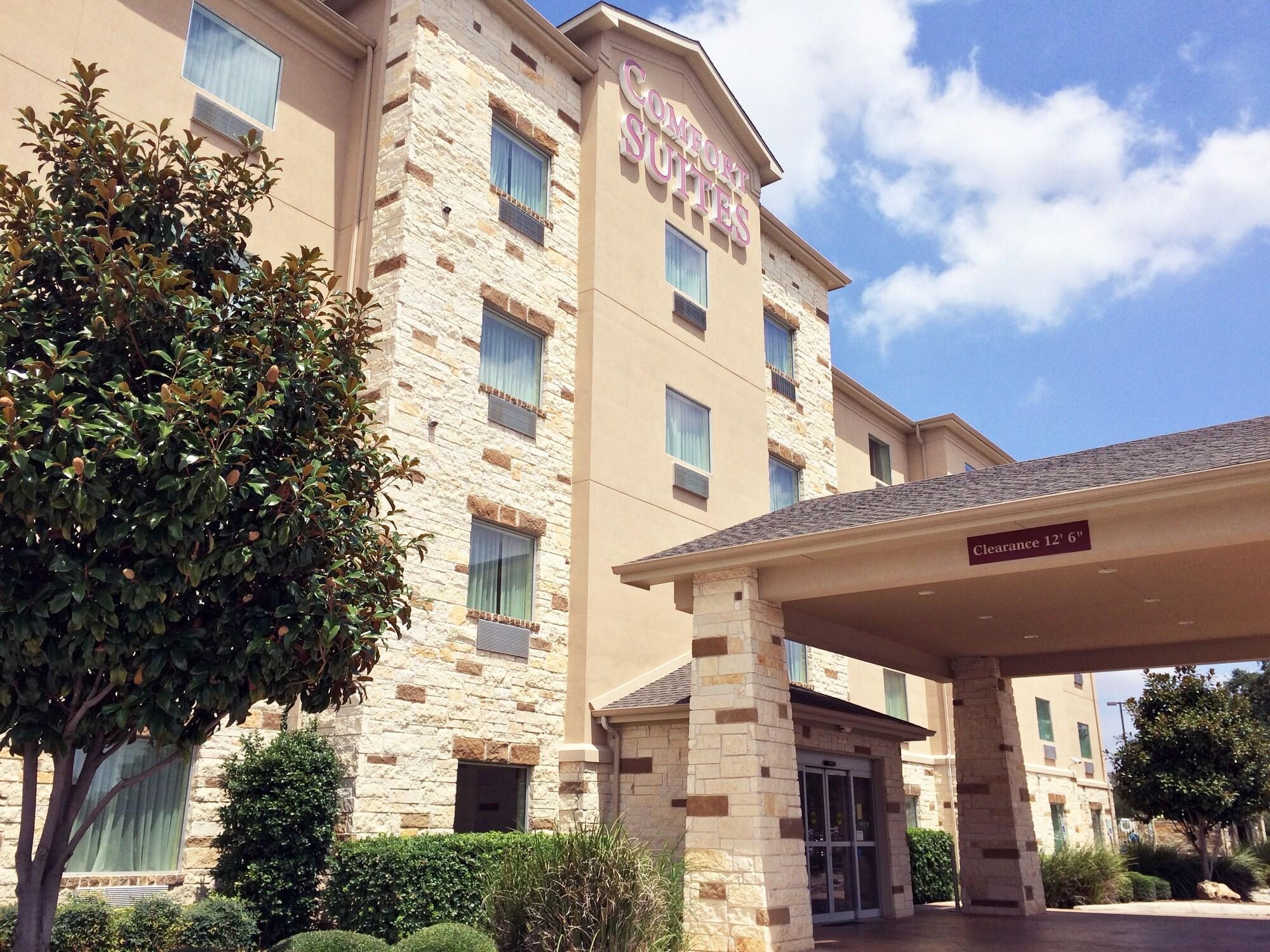 Vista Exterior Comfort Suites San Antonio North - Stone Oak