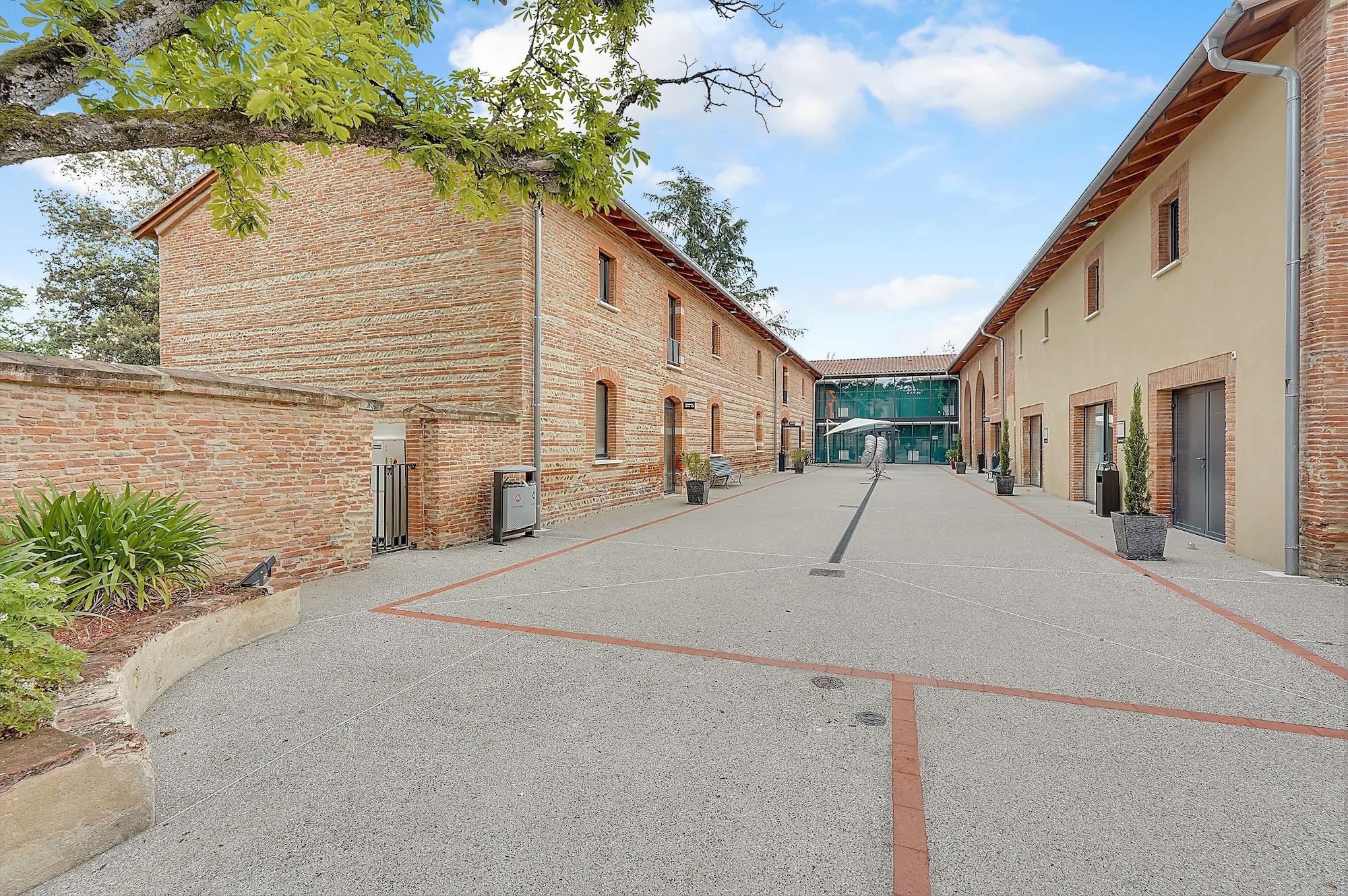 Vista Exterior Best Western Premier Le Domaine de Montjoie