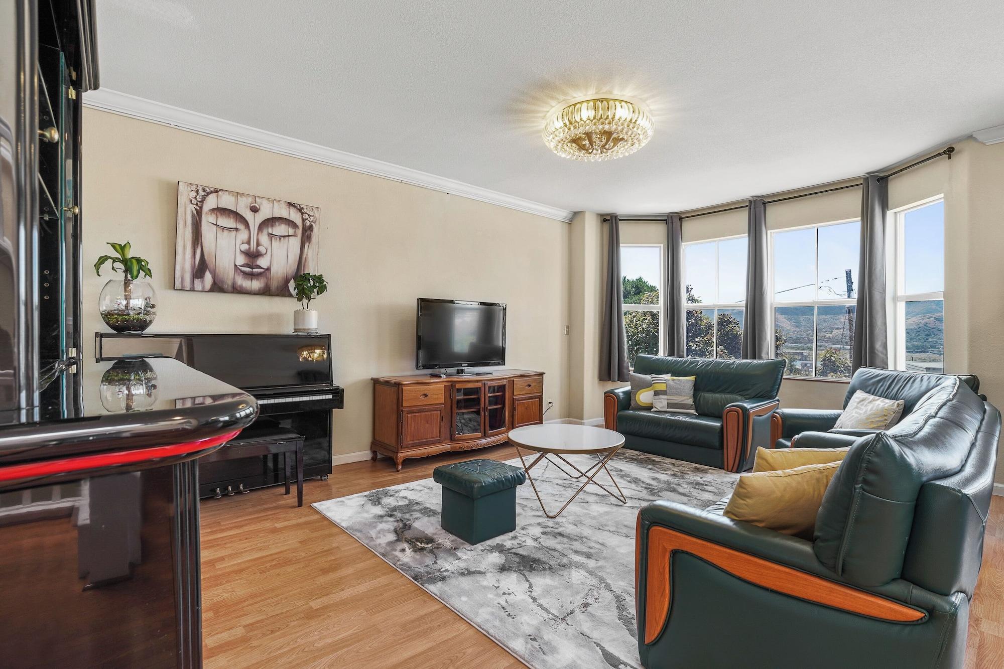 Varios Beautiful Spacious 4BR in Silver Terrace
