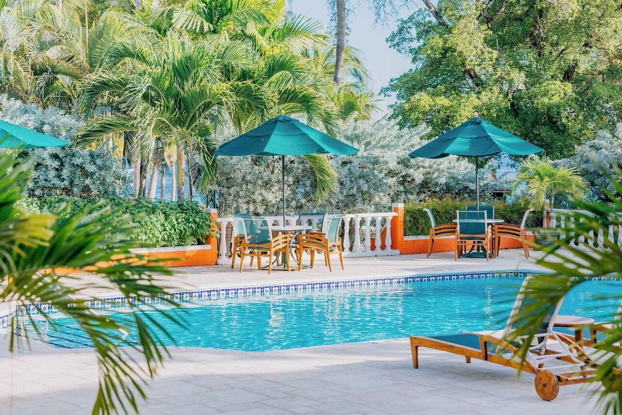 Vista Piscina Harbour Village Beach Club Bonaire