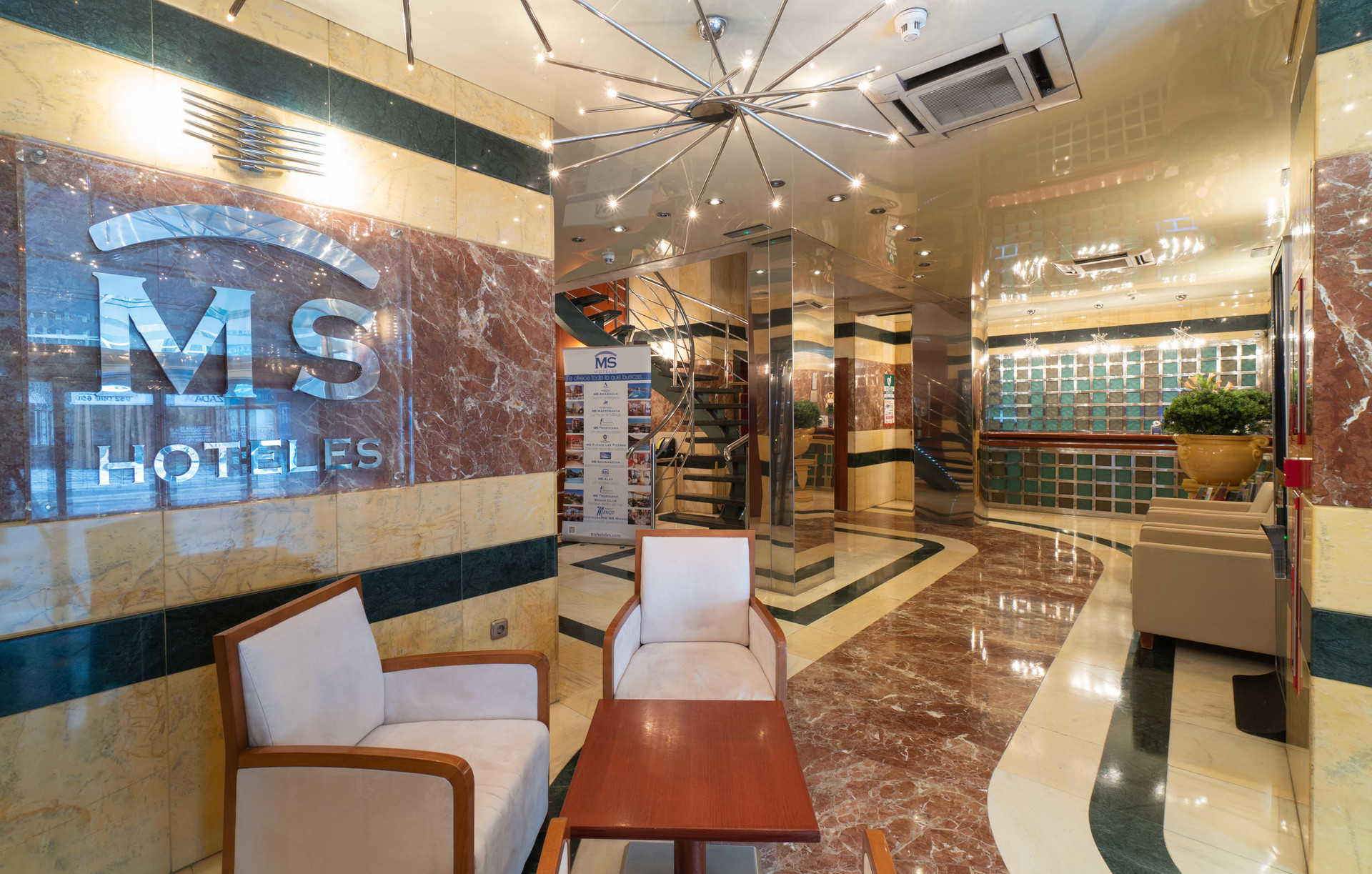 Vista Lobby Hotel MS Maestranza