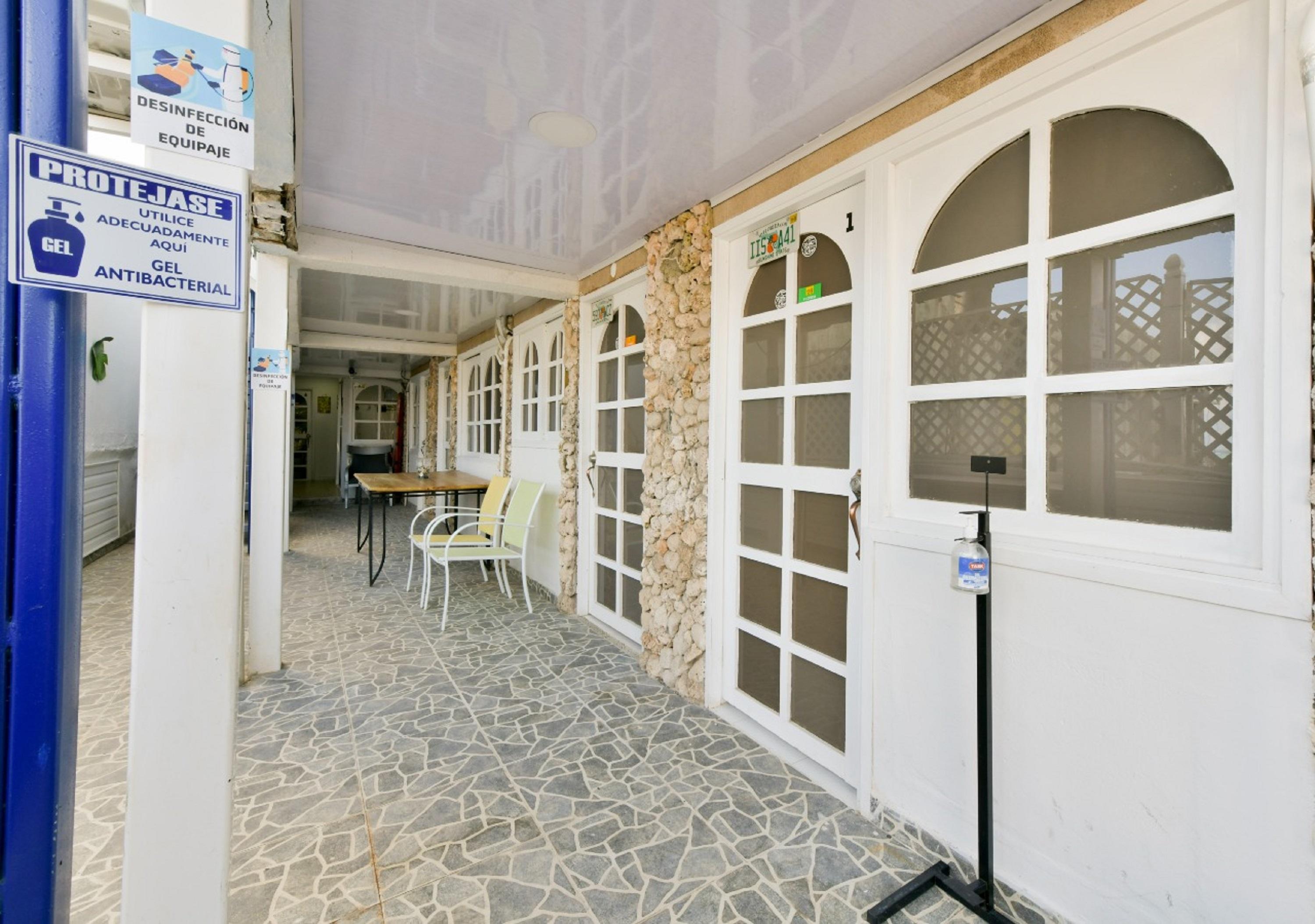 Corredores / Escaleras Bay Winds Inn