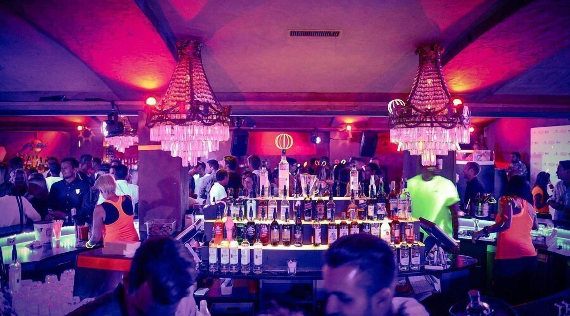Bar/Salón Hotel Monopol