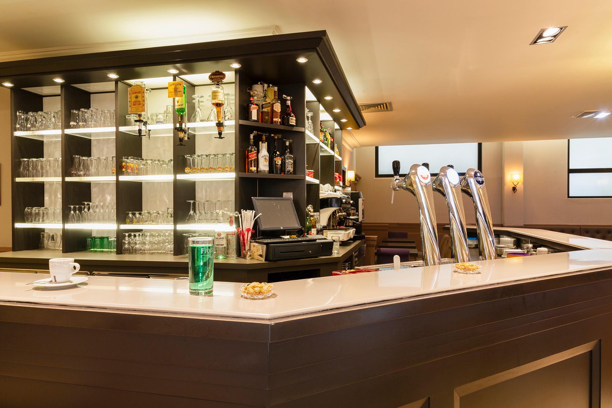 Bar/Salón The Originals City, Hôtel Astoria Vatican, Lourdes