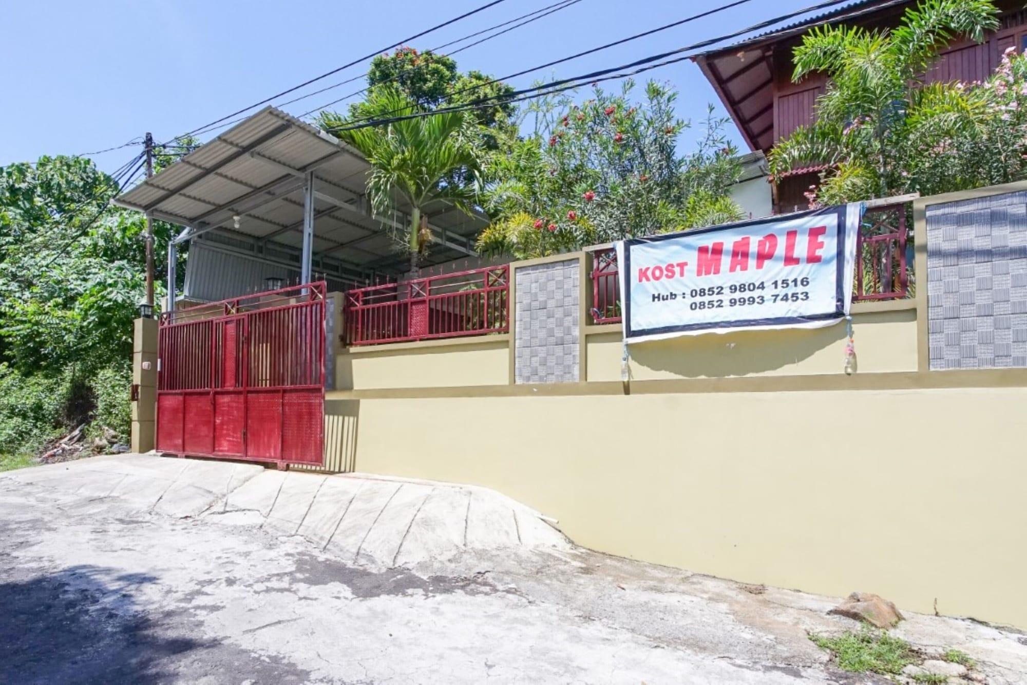 Vista Exterior Rumah Kost MAPLE Winangun