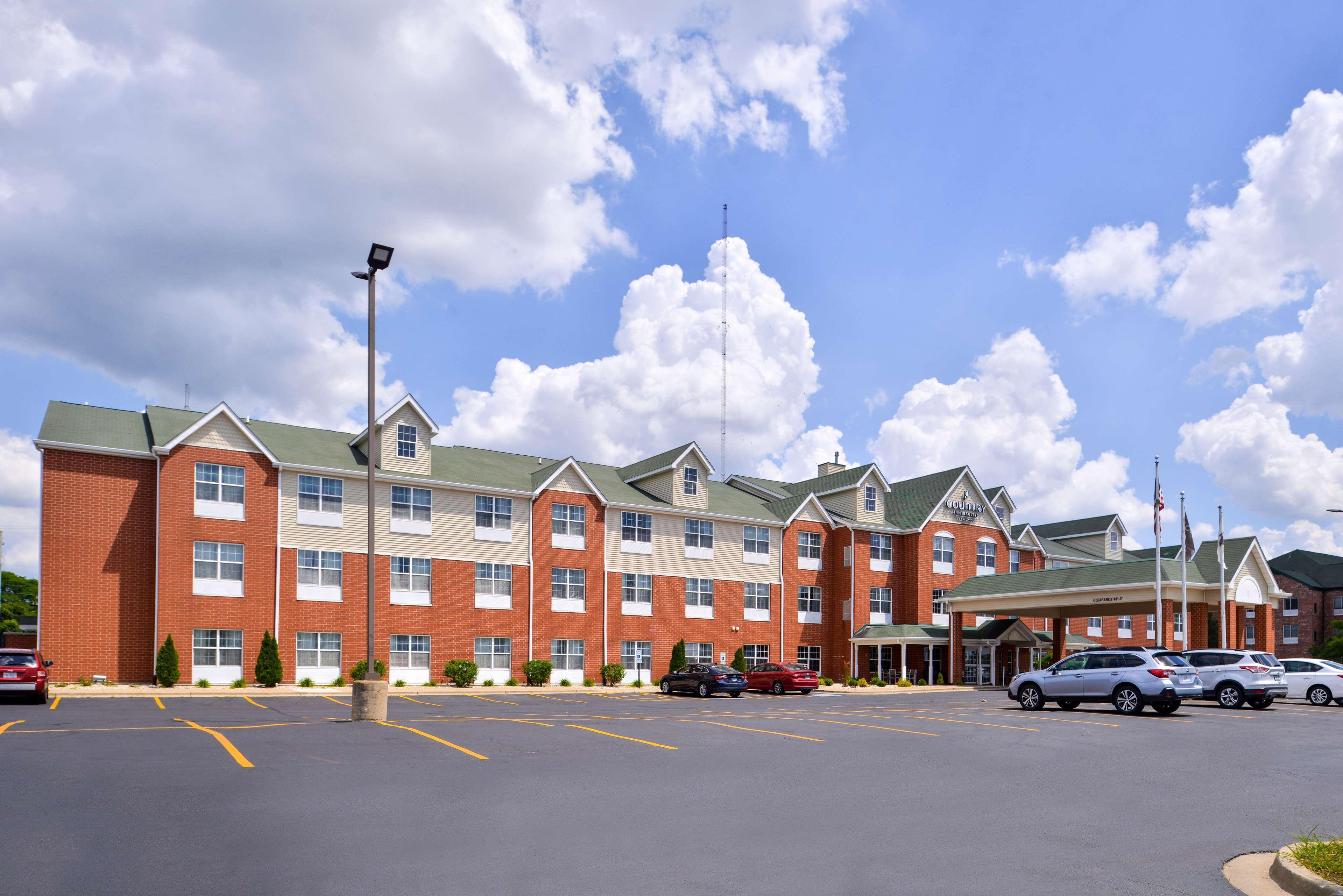 Vista Exterior Country Inn & Suites by Radisson, Tinley Park, IL