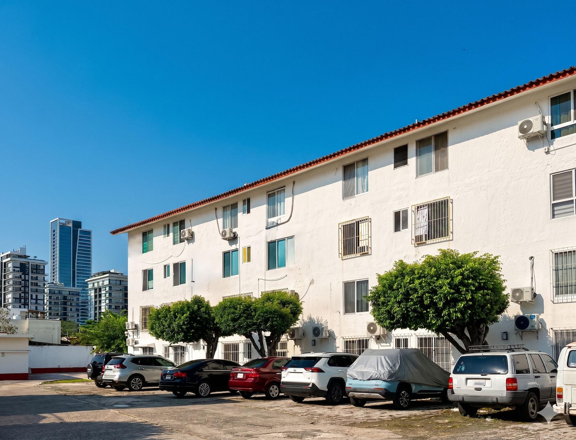 Vista Exterior La Marina Condominios by Monyxbnb