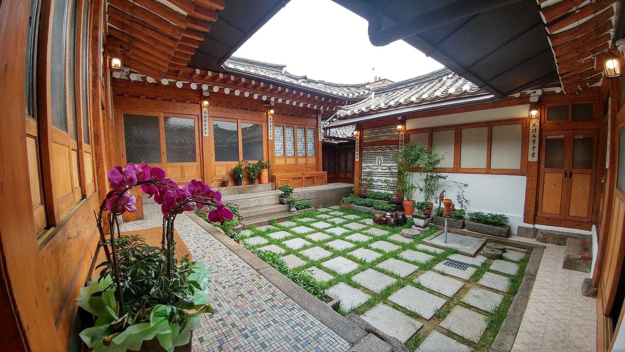 Vista Lobby So Hyeon Dang Hanok Guesthouse