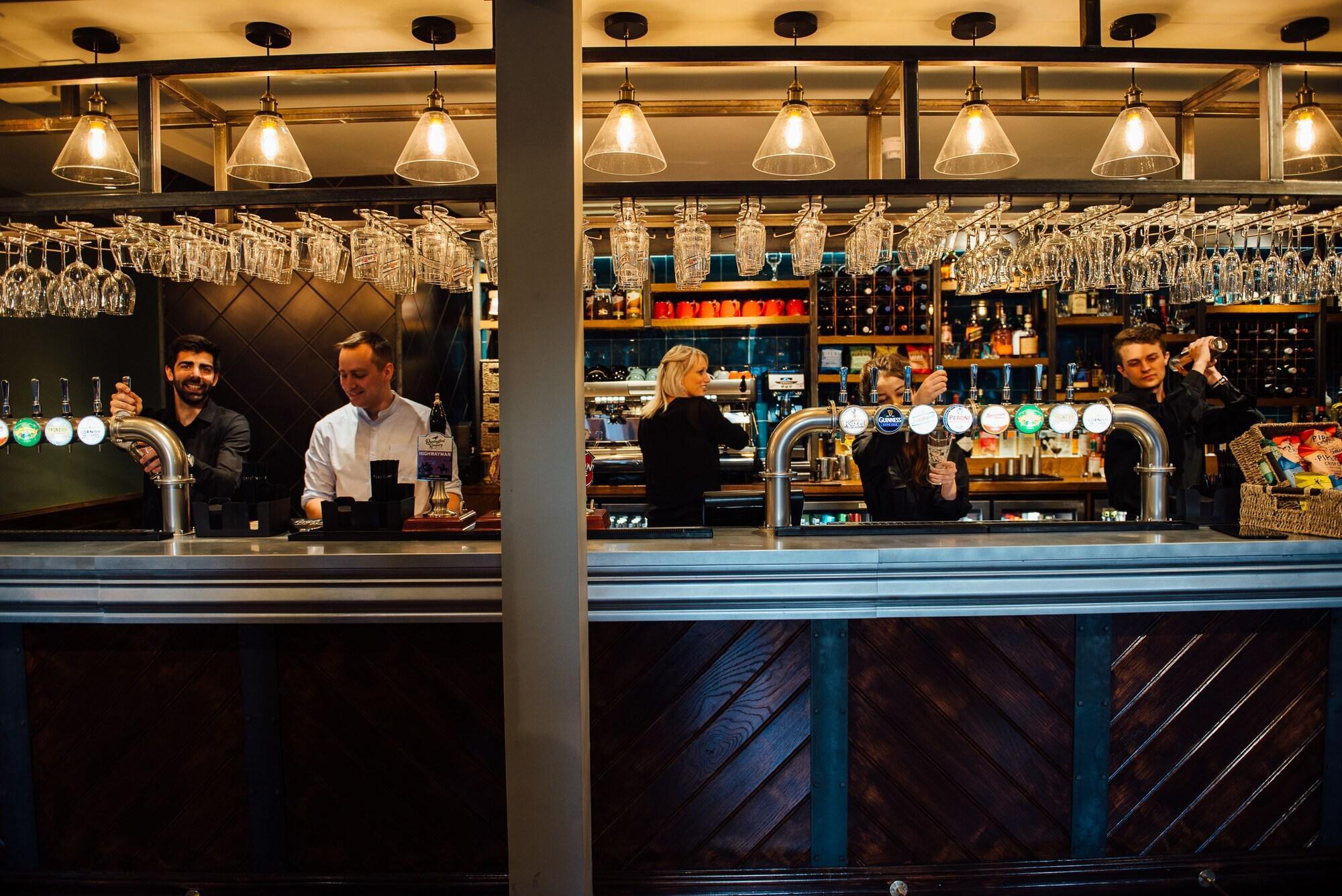Bar/Salón The Chalk Hare, Royston, Hertfordshire - Acorn Pubs