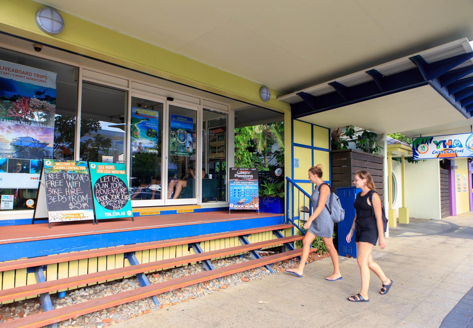 Vista Exterior YHA Cairns Central