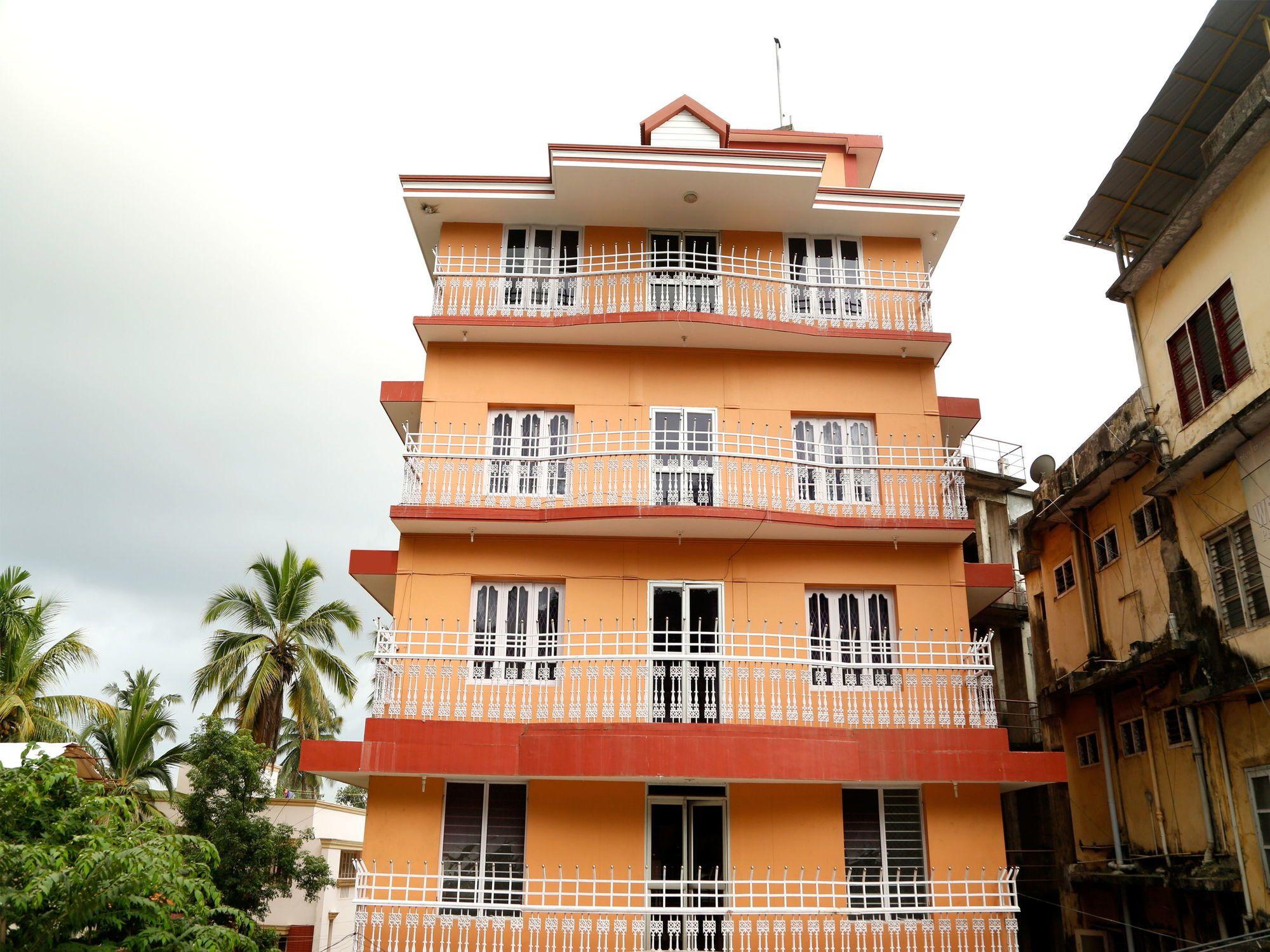 Vista Exterior OYO 9797 Hotel Vbee Plaza