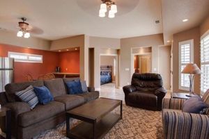 Alquiler Vacacional - Immaculate Unit, pool,large landscaped yard!