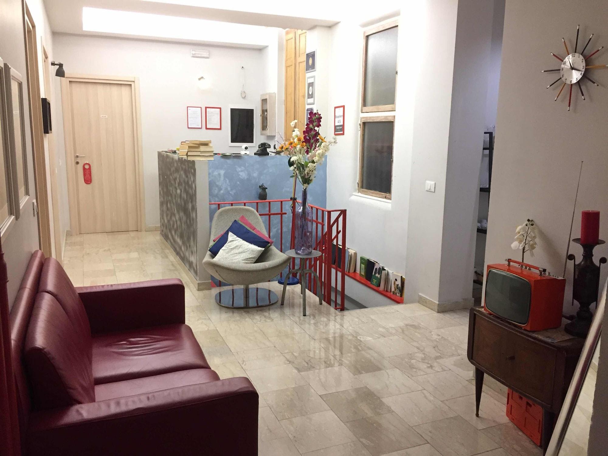 Vista Lobby Roma Art Rooms