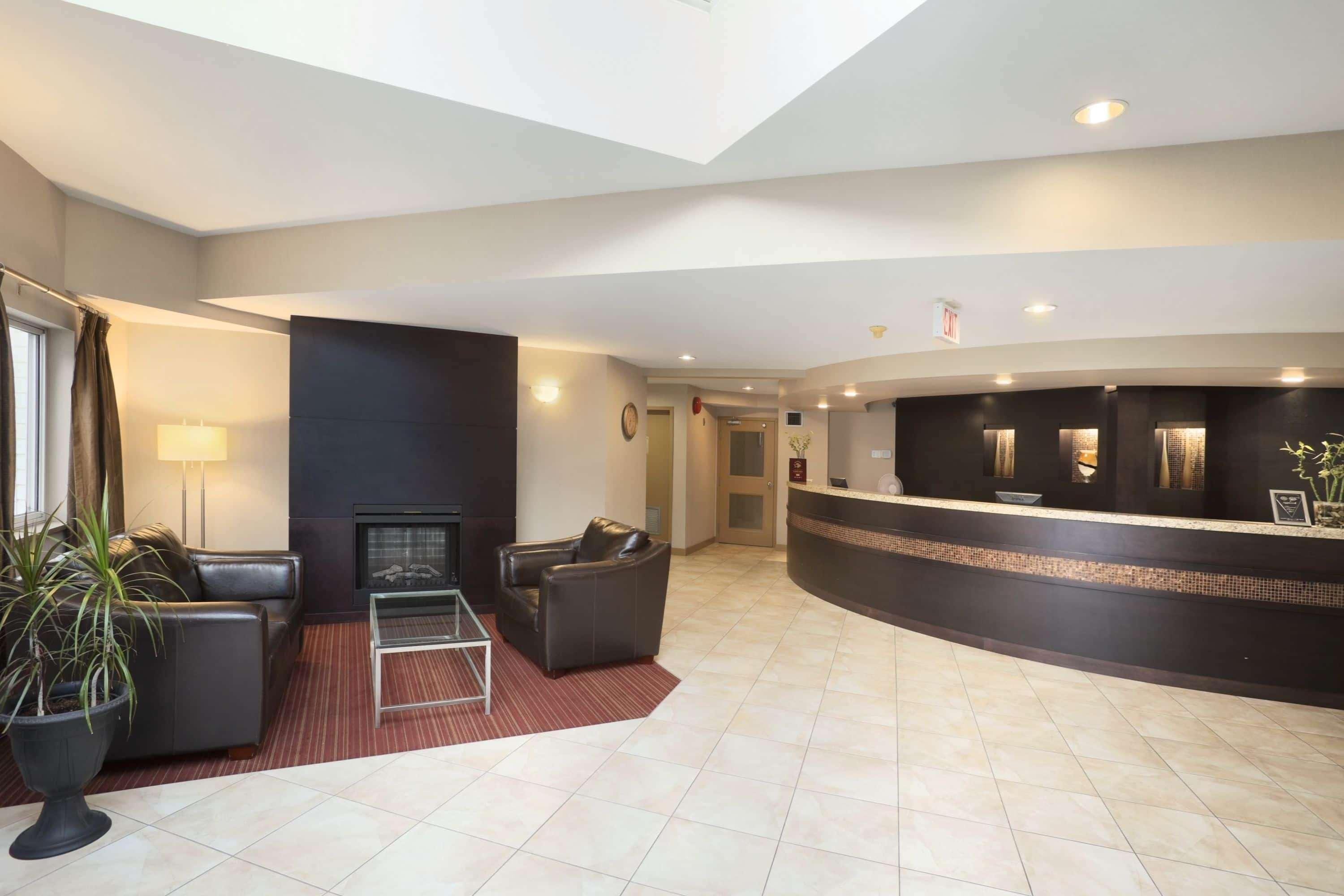 Vista Lobby Super 8 by Wyndham West Kelowna BC