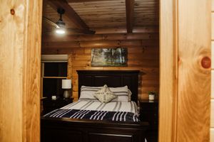 Alquiler Vacacional - Hidden Gem- Log Cabin on 56 acres