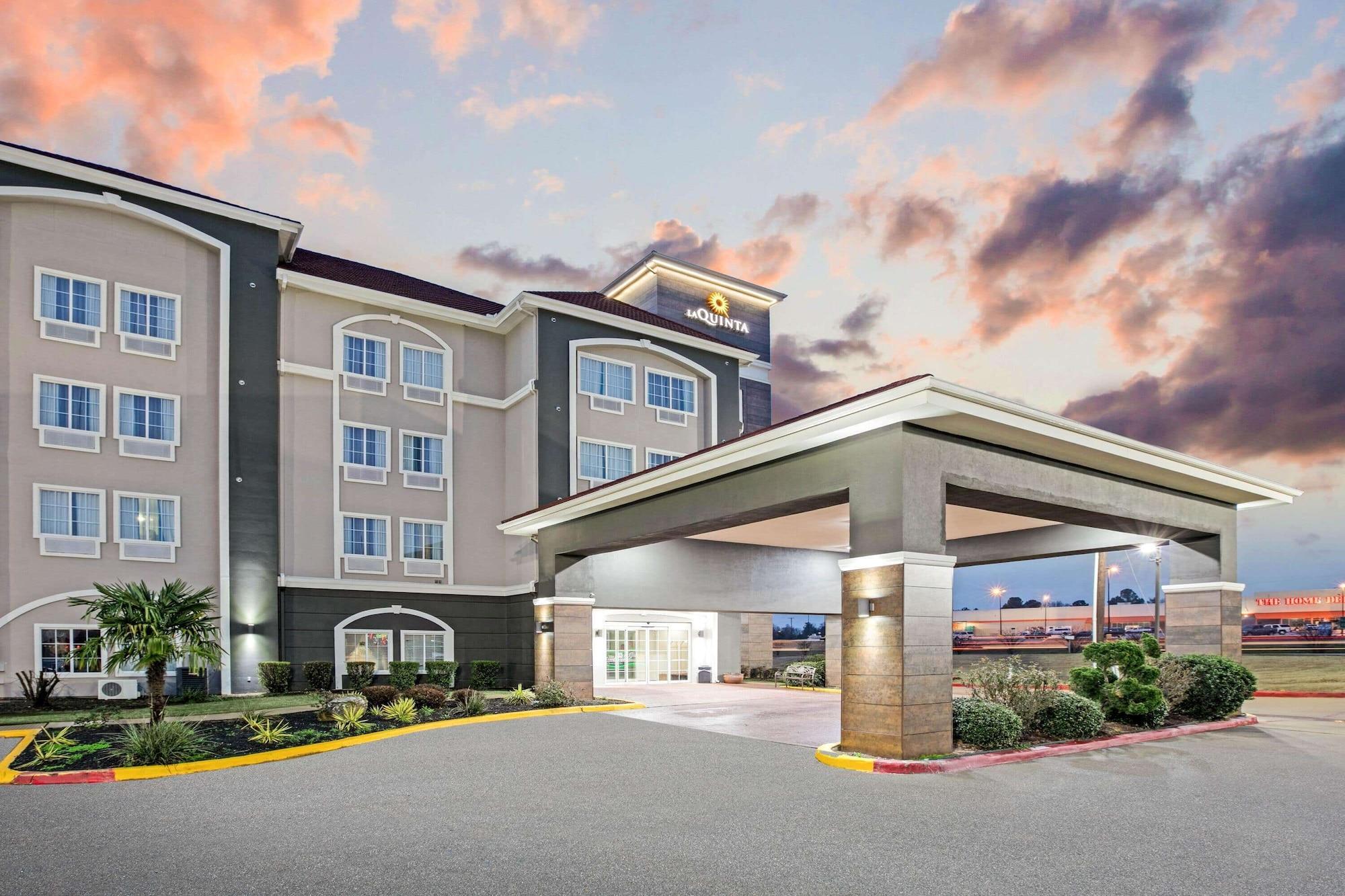 Vista Exterior La Quinta Inn & Suites by Wyndham Paris