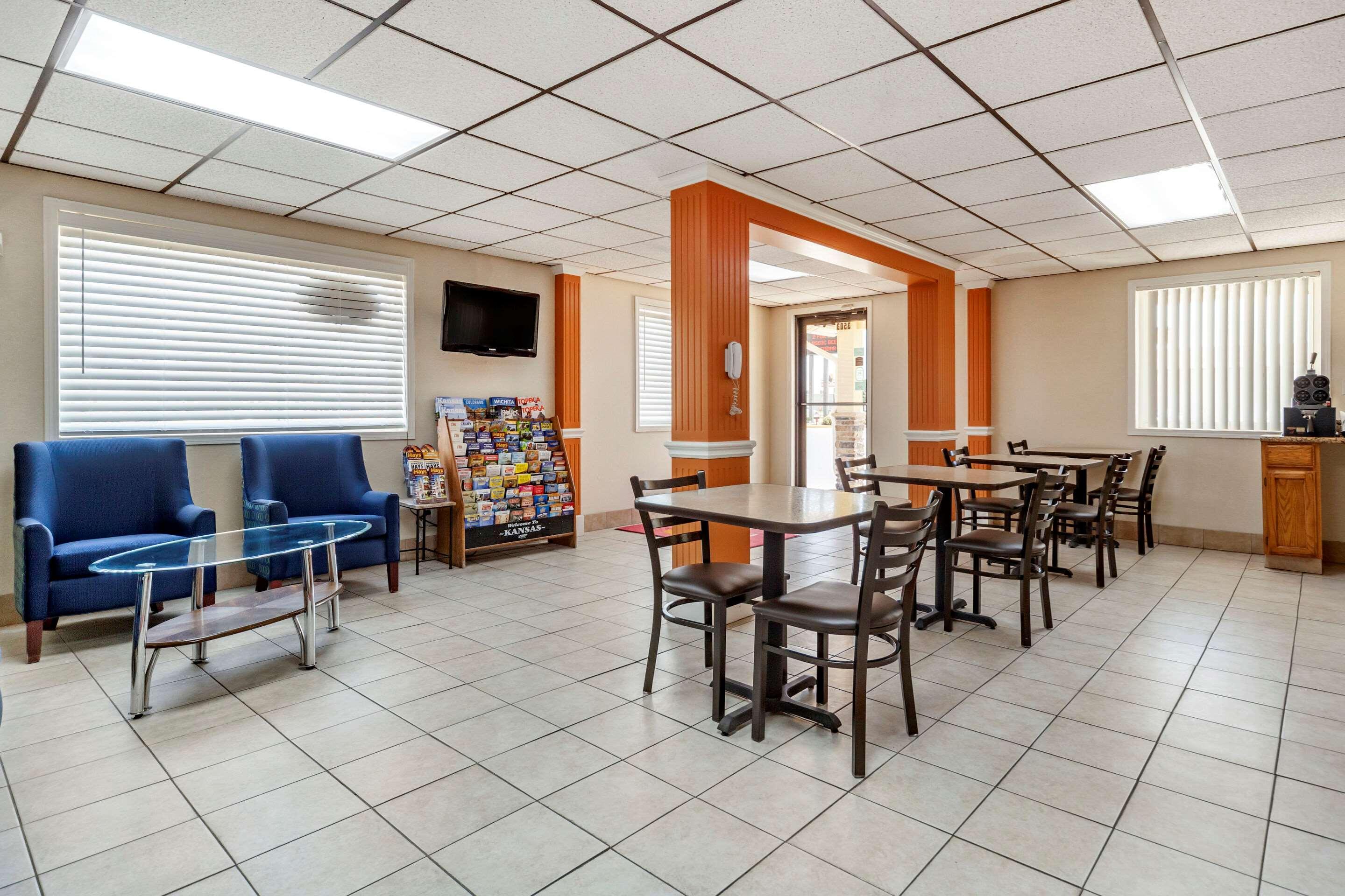 Restaurant Econo Lodge Hays I-70