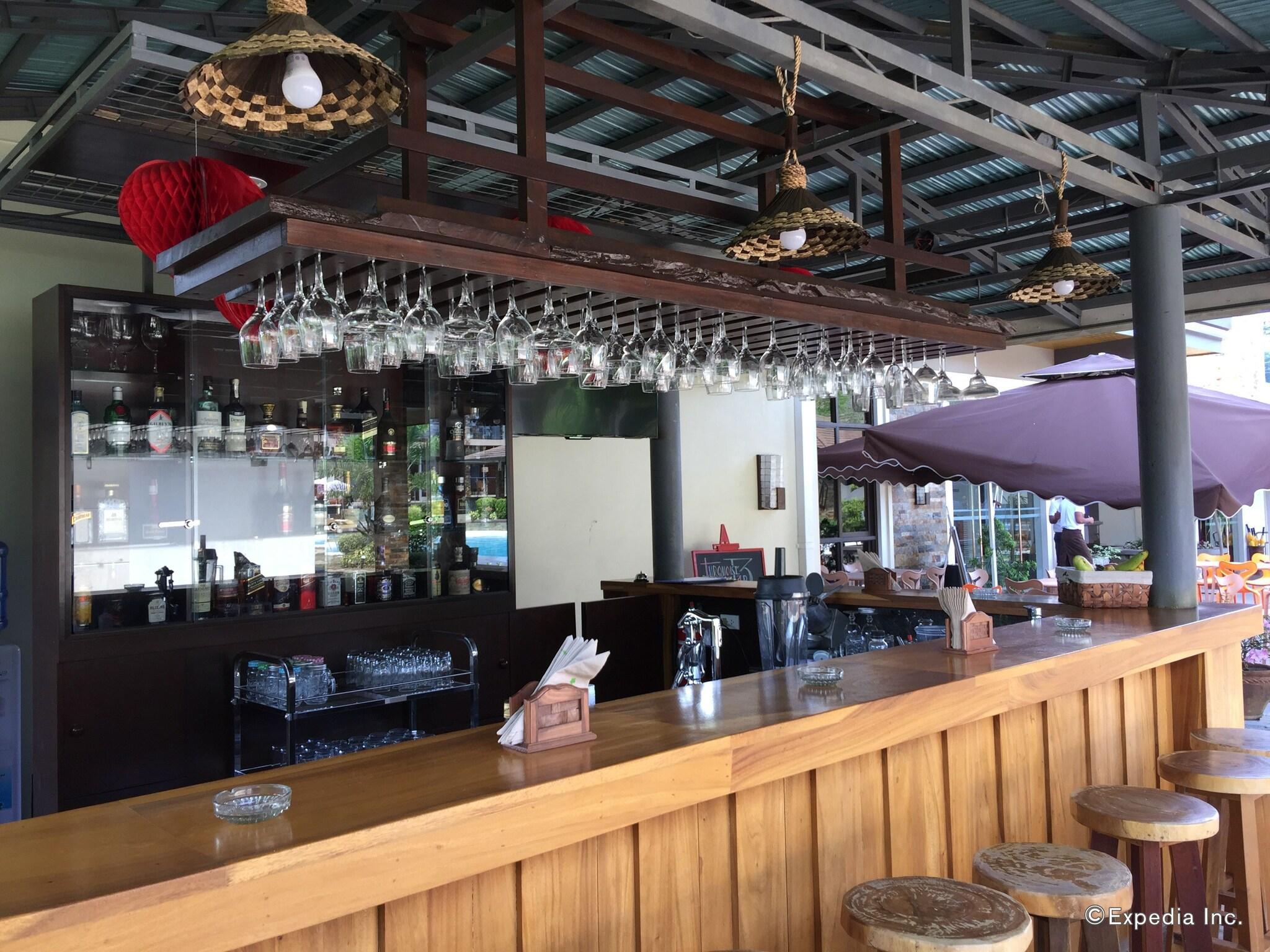 Bar/Salón Coron Soleil Garden Resort