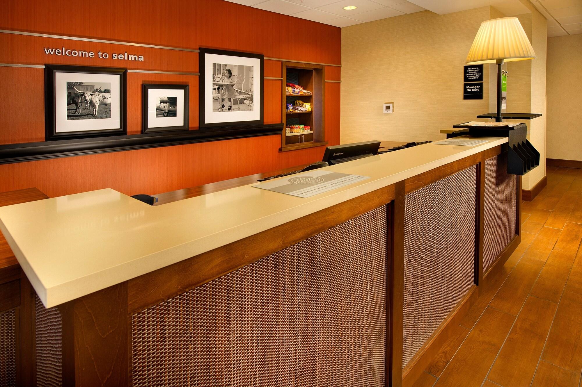 Vista Lobby Hampton Inn & Suites Selma-San Antonio-Randolph AFB Texas