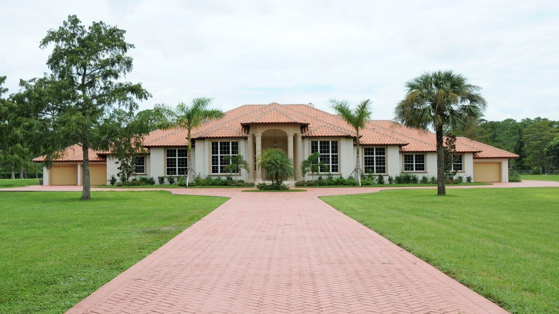 Vista Exterior Parisian 3 Bedroom Holiday Home by Naples Florida