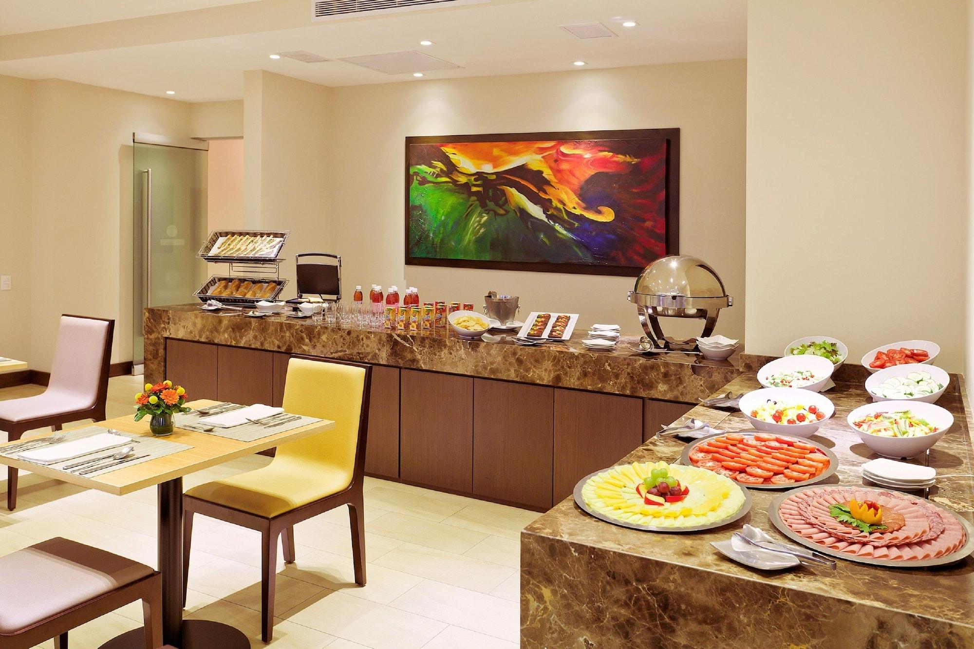 Restaurant Hotel Estelar Calle 100