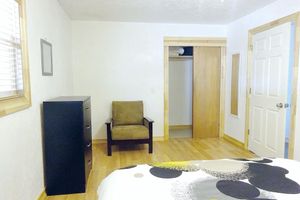Renta temporal - Clean, fully stocked home in Mitchell.