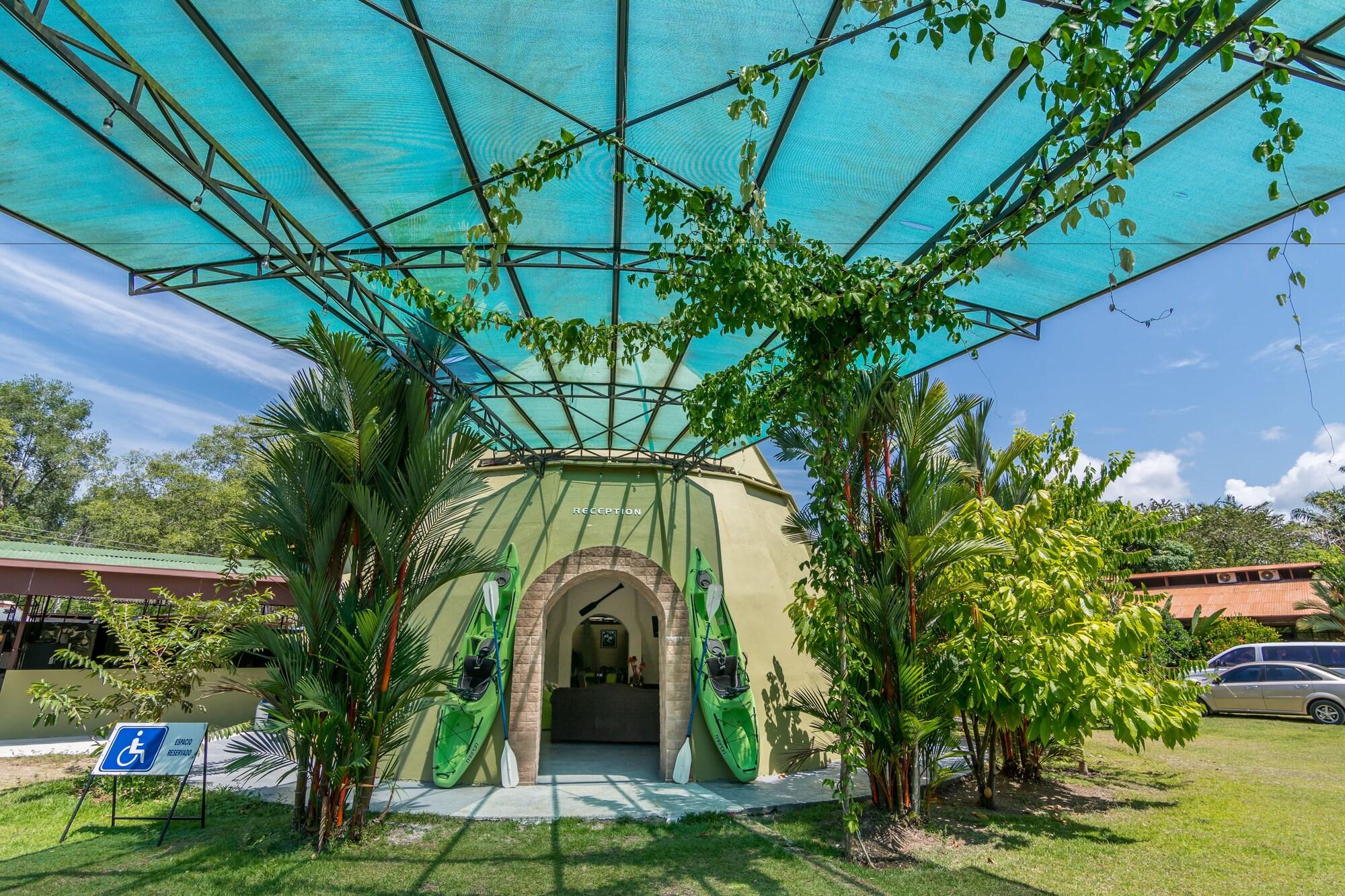 Vista Lobby Kayak Lodge