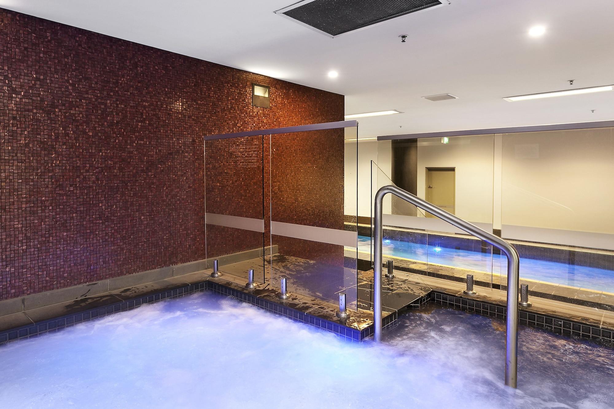 Spa Waterfront Melbourne Apartments