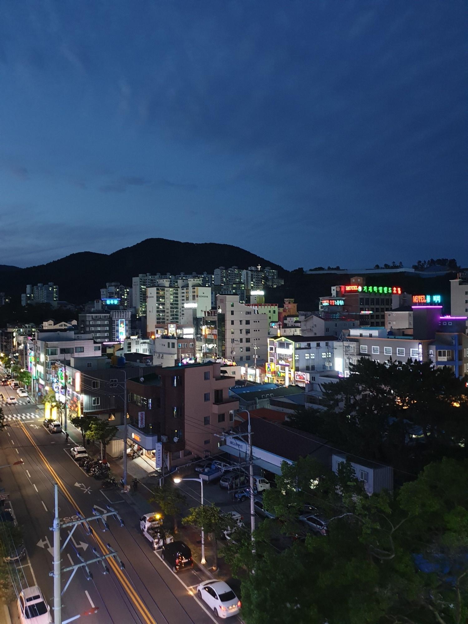 Vista Exterior Okpo Business Hotel