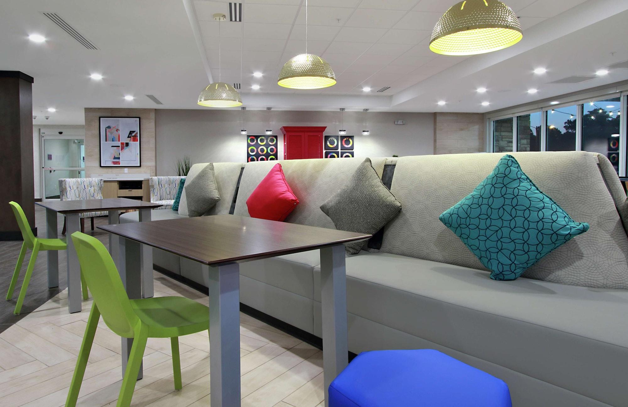 Vista Lobby Home2 Suites by Hilton Mobile International Airport