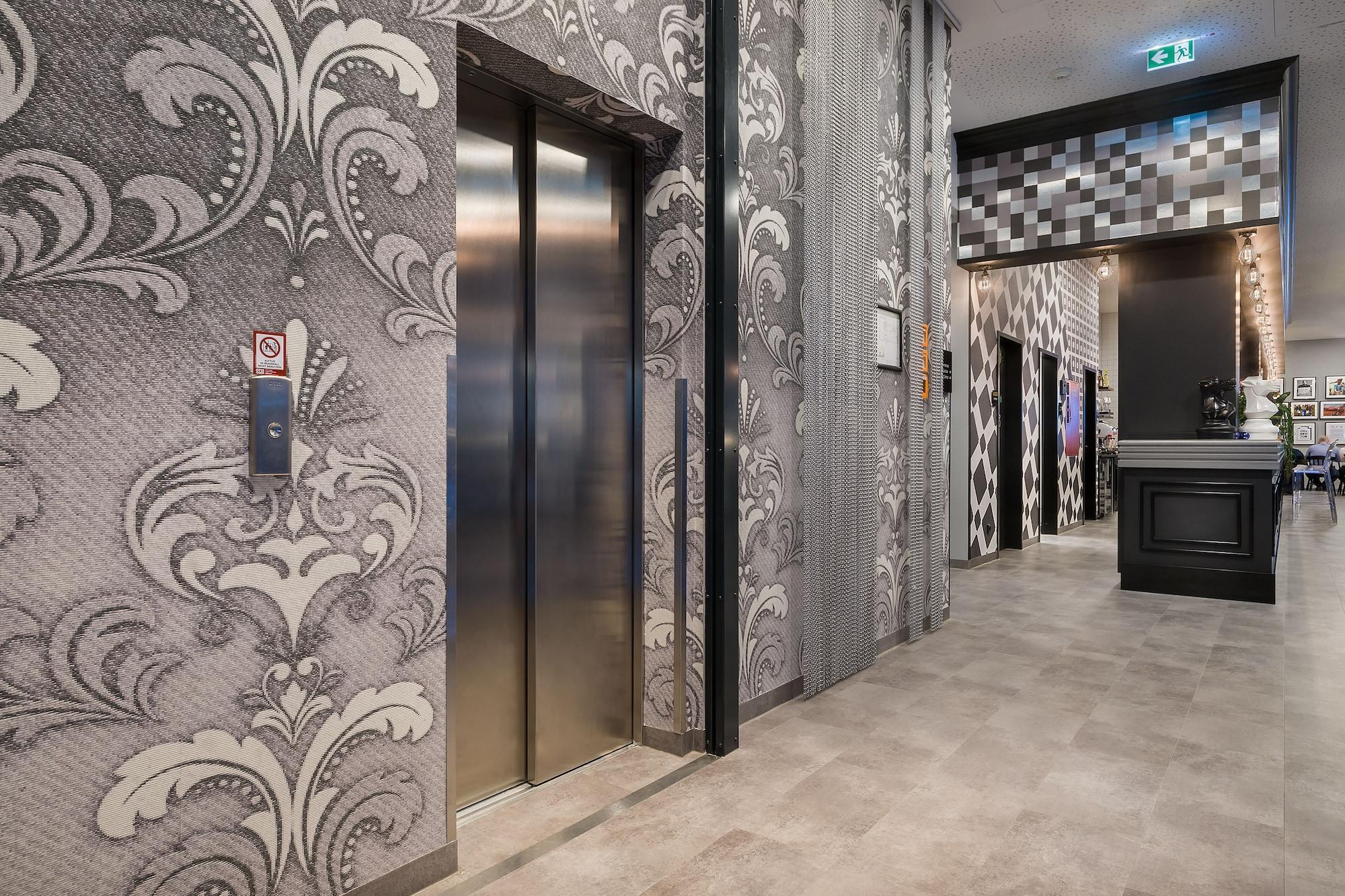 Vista Lobby Holiday Inn - the niu, Square Mannheim by IHG