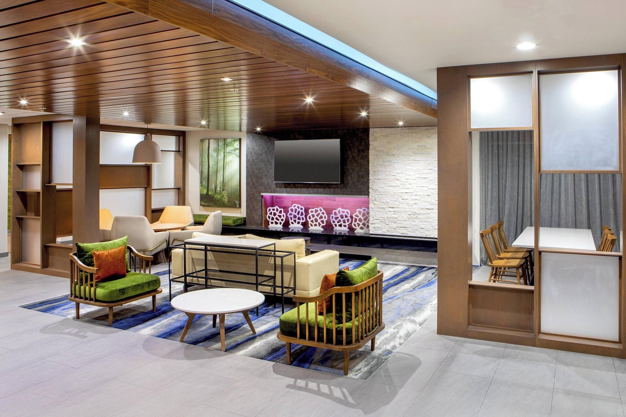 Vista Lobby Fairfield Inn & Suites by Marriott McPherson
