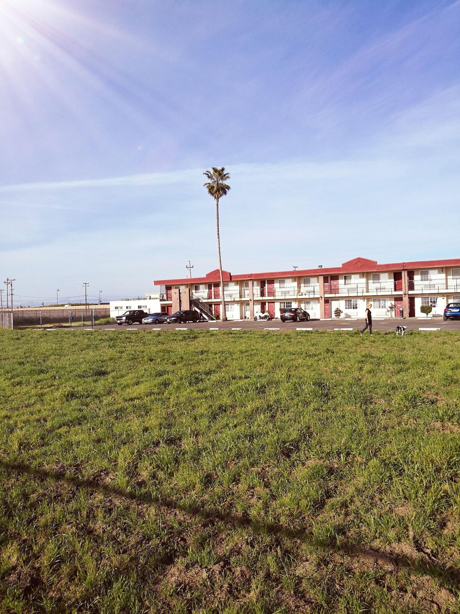 Comodidades del Alojamiento La Plaza Inn Los Banos