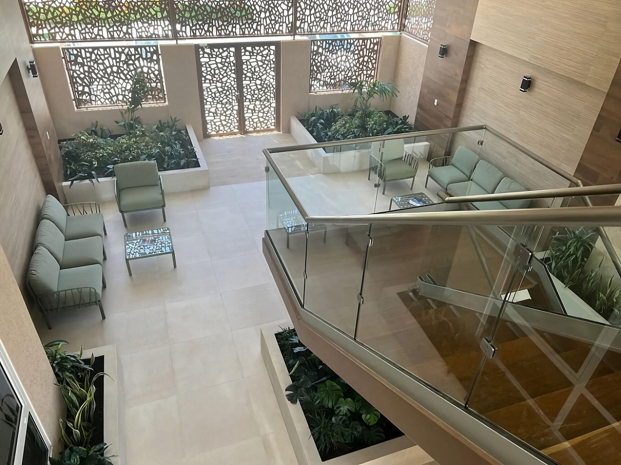 Vista Lobby THE Aracari