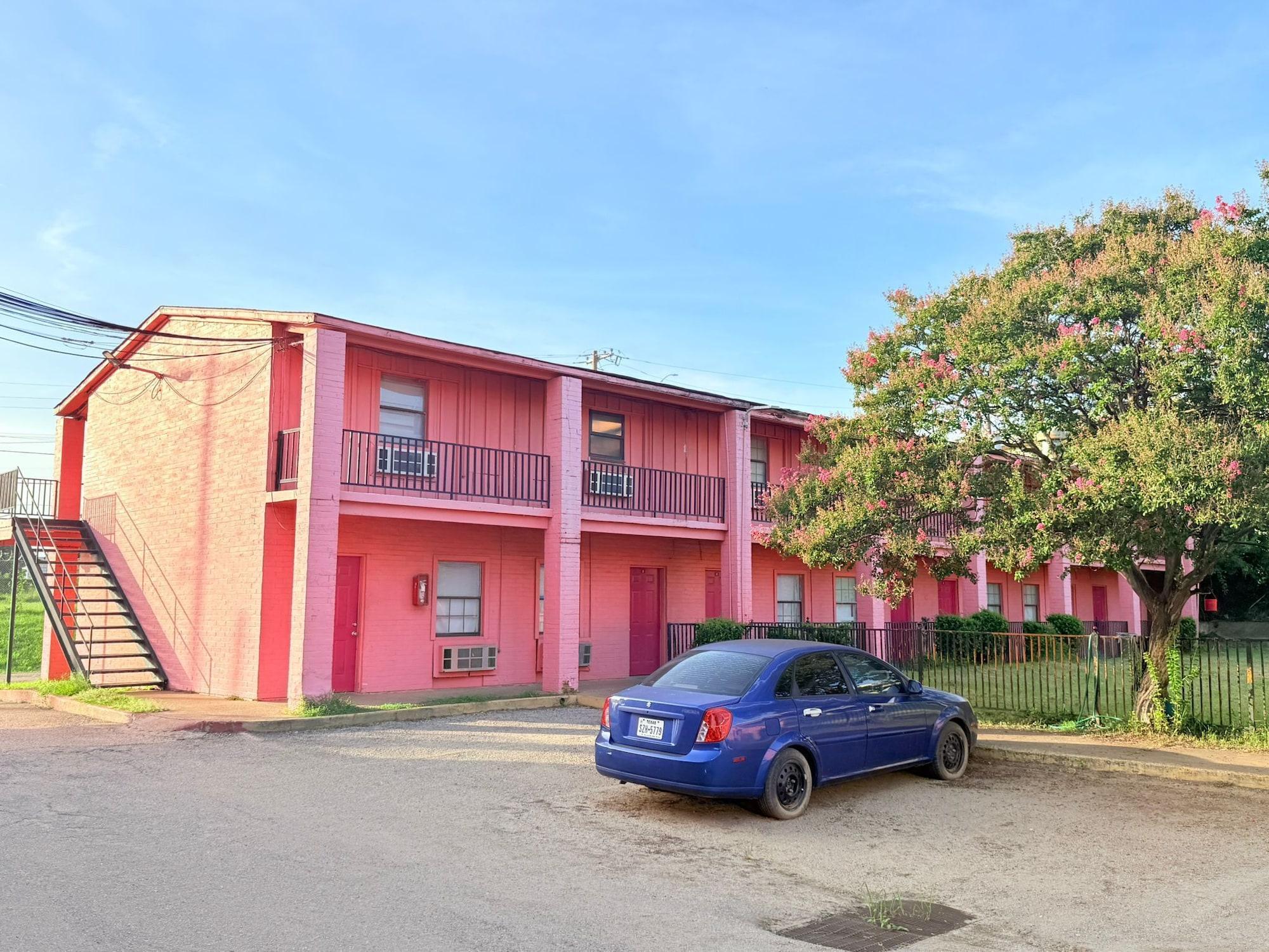Comodidades del Alojamiento Way Side Inn by Hotel O Dallas near Fair Park Downtown