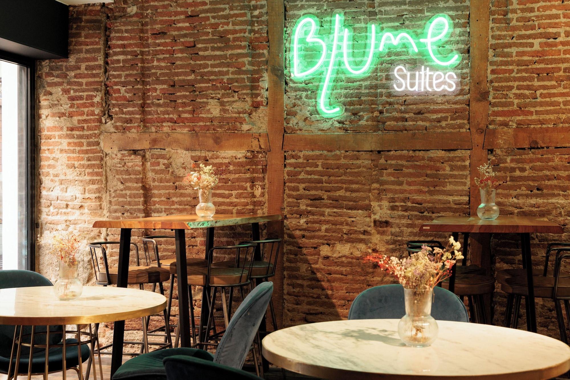 Bar/Salón Blume Cruz Suites
