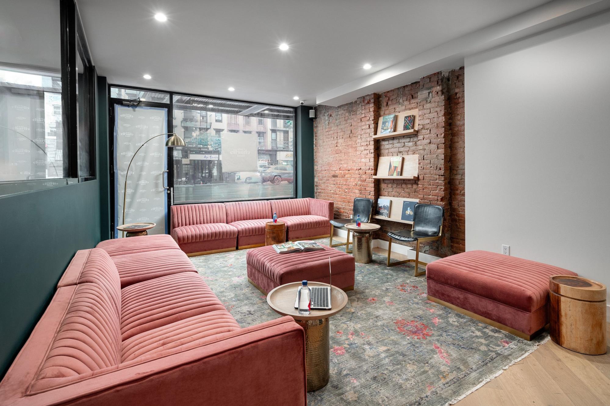 Vista Lobby Little Charlie Hotel