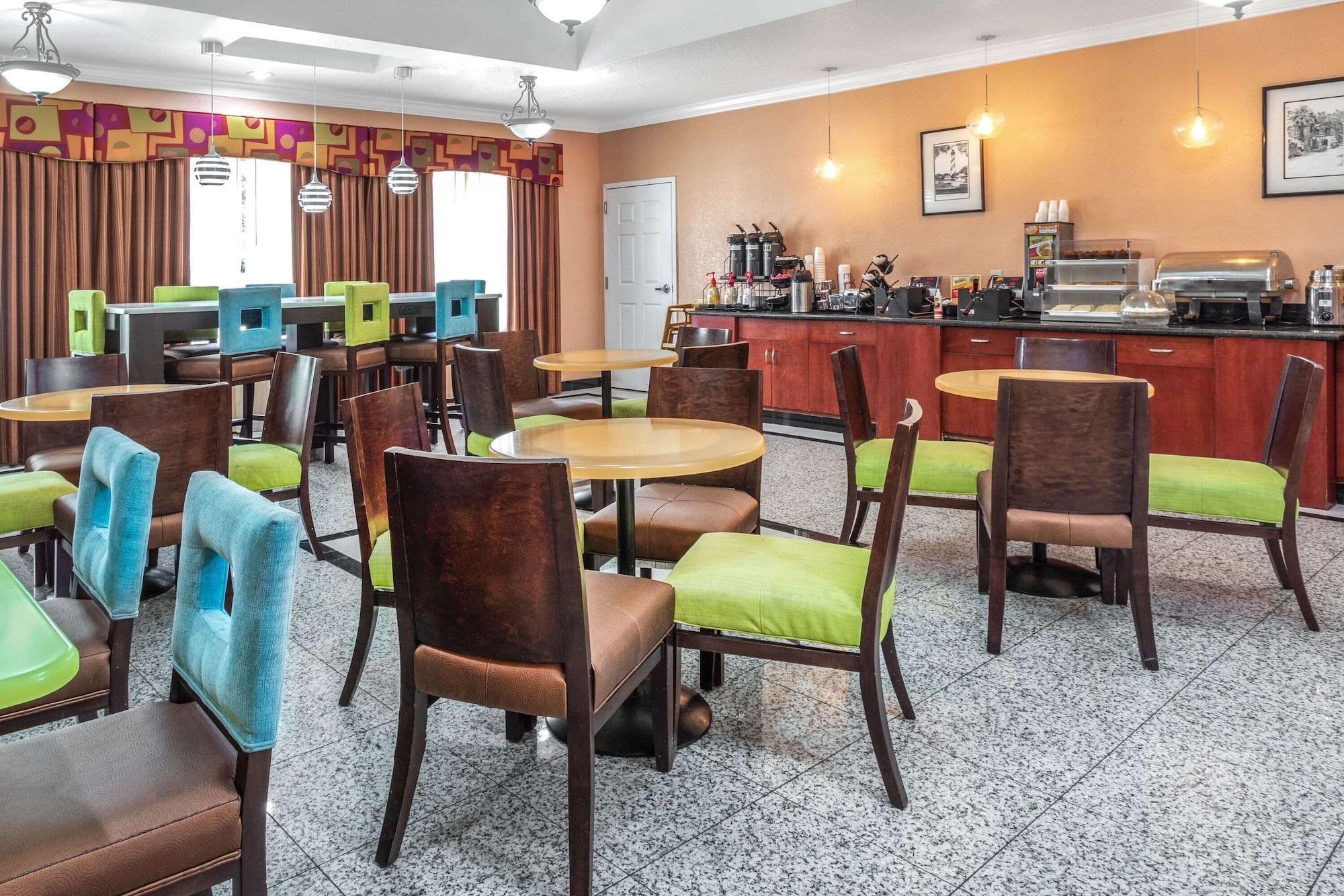 Restaurant La Quinta Inn & Suites by Wyndham St. Augustine
