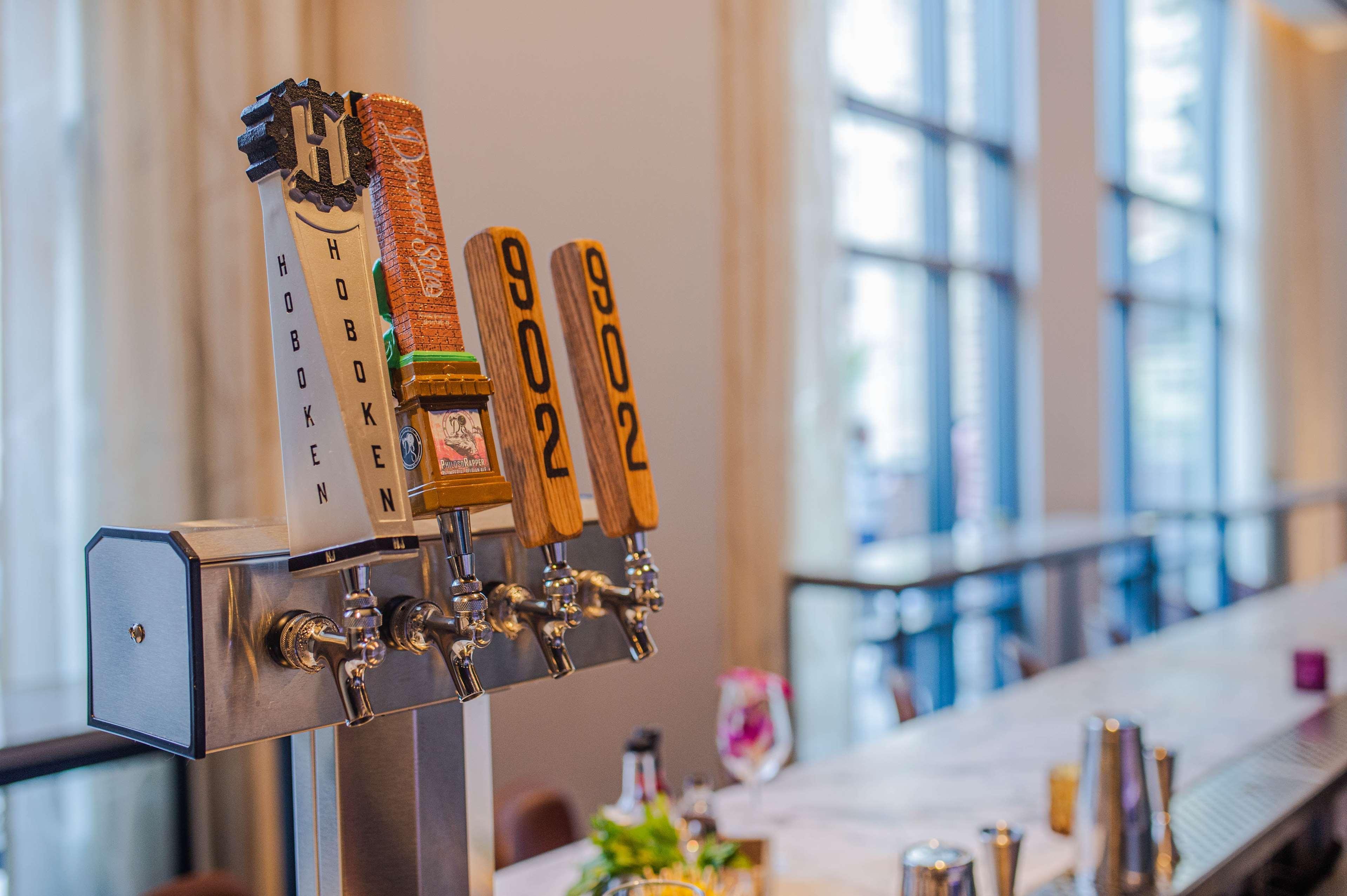 Restaurant Canopy by Hilton Jersey City Arts District