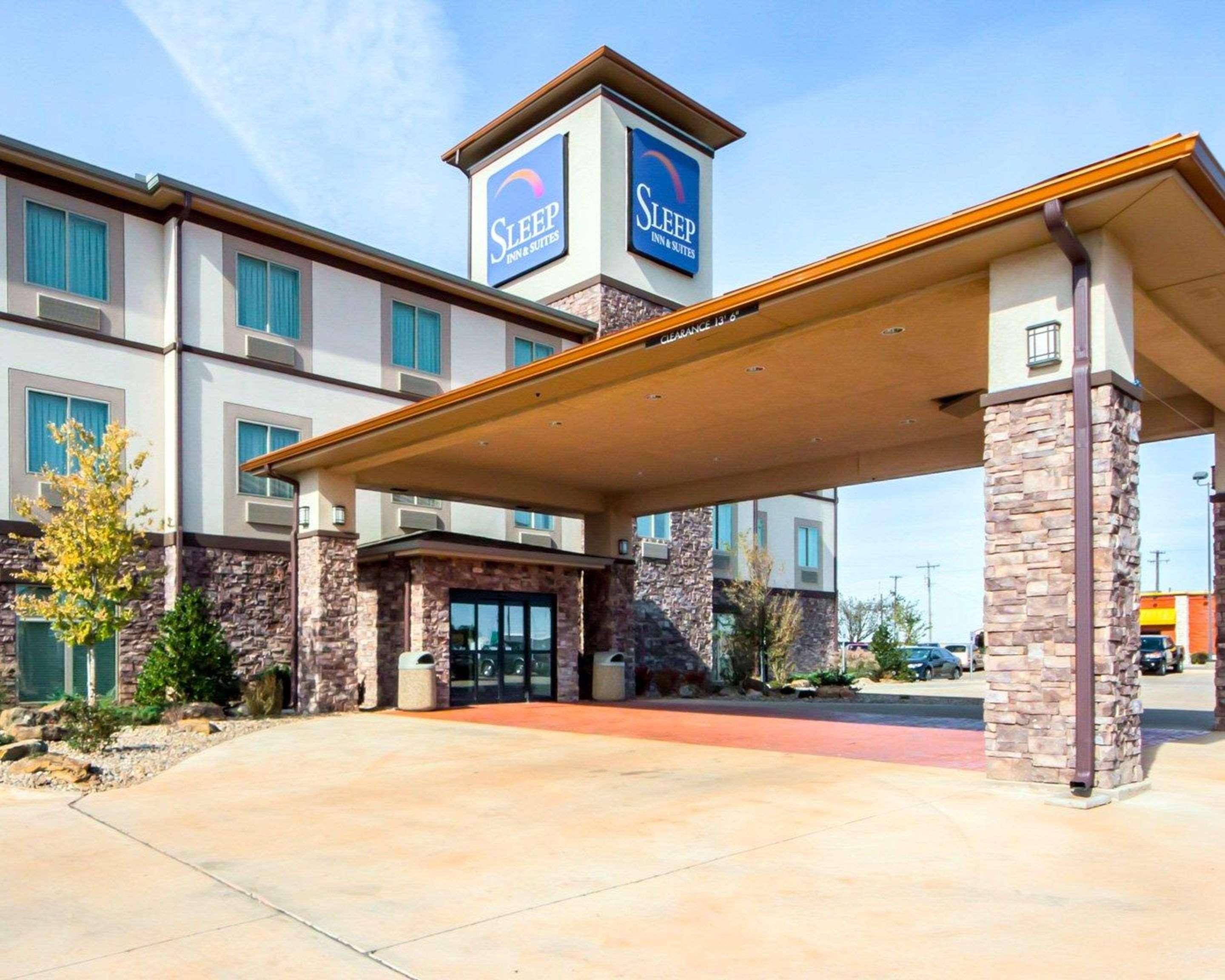 Vista Exterior Sleep Inn & Suites Hennessey