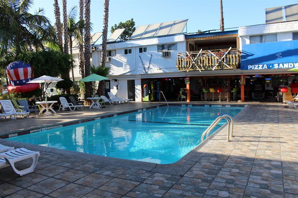 Vista Piscina Tradewinds All Suite Hotel