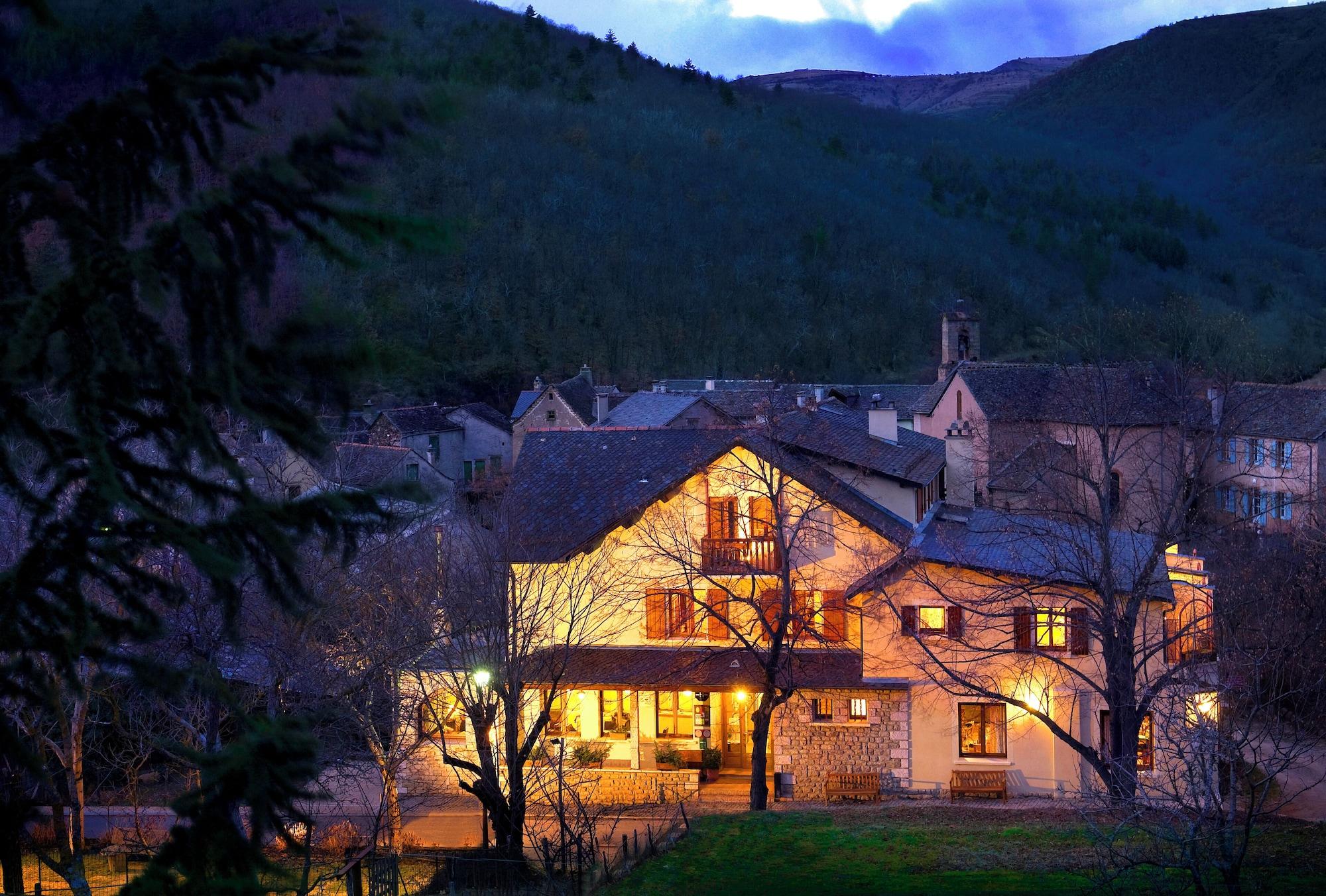 Varios Hôtel Restaurant la Lozerette
