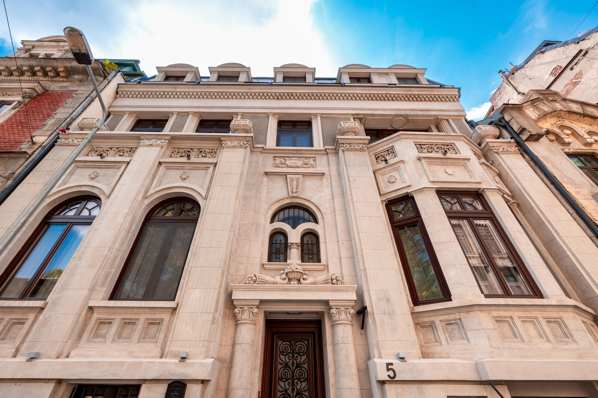 Vista Exterior Ecletico Villa