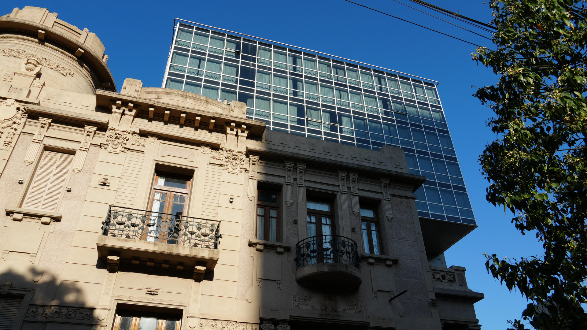 Vista Exterior Design Suites Salta
